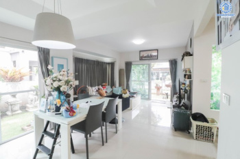 บ้านเดี่ยวมือสอง  ม.มัณฑนาเลค วัชรพล บ้านสวย จากแบรนด์ดัง * Land & House *  เนื้อที่ 50.30 ตร.ว. มาพร้อมฟังก์ชันจัดเต็ม 3 ห้องนอน 3 ห้องน้ำ บ้านสวยพร้อมเข้าอยู่ พร้อมแถมเครื่องปรับอากาศ 4 เครื่อง บนทำเลศักยภาพ เชื่อมต่อถนนหลายเส้นทาง ใกล้รถไฟฟ้า สถานี "สายหยุดและแยกคปอ"  และ ใกล้จุดขึ้นทางด่วน "รามอินทรา-อาจณรงค์"